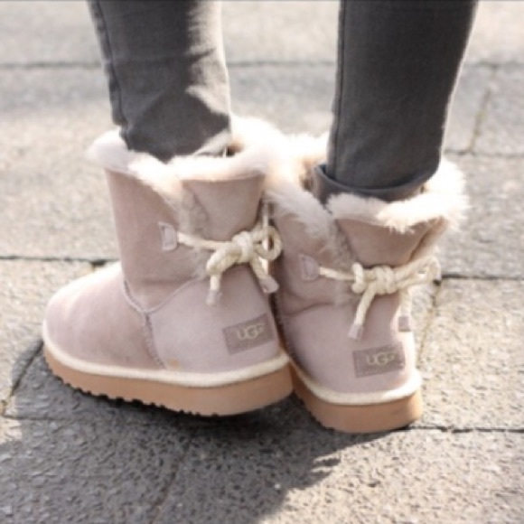 UGG Shoes - UGG Selene boots sz 11 oyster bowtie short suede